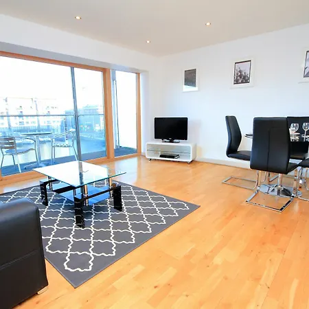 Magnificent Waterview Forbes Street Apartament